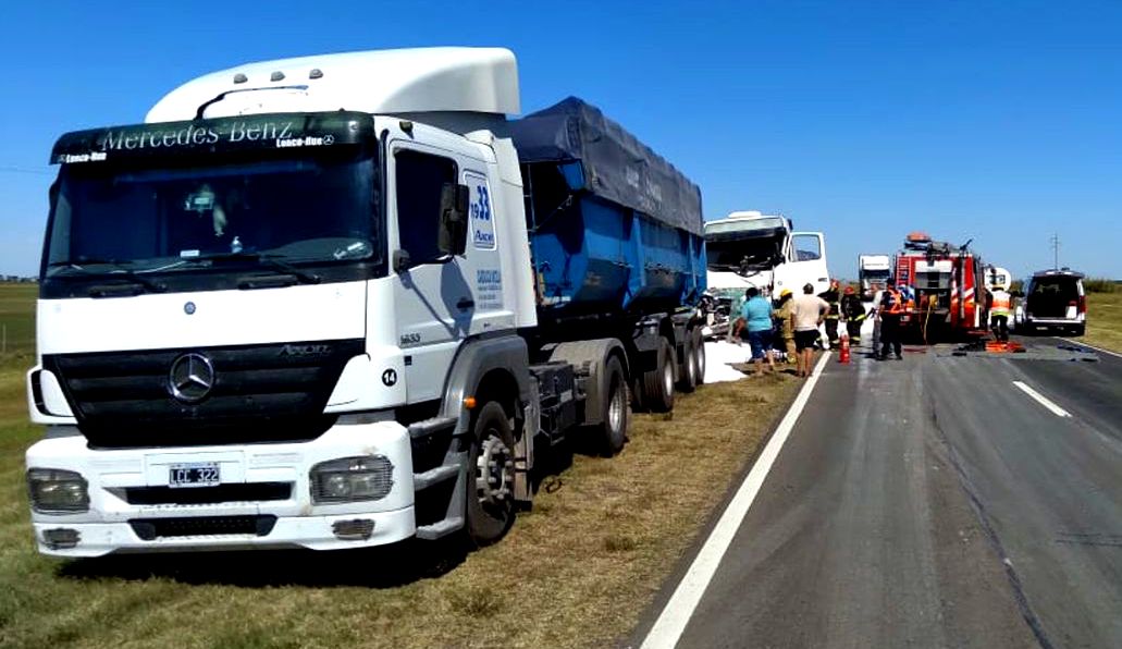 Dos camiones colisionaron en cercanías de Mackenna
