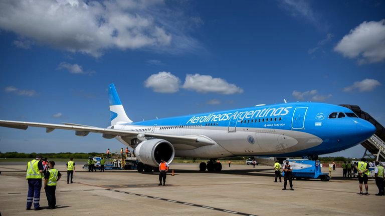 Este lunes partirá el tercer vuelo a Moscú para traer la vacuna rusa, serán al menos 400 mil dosis