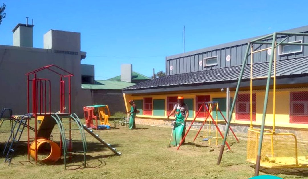 La Muni de Mackenna realizó trabajos de limpieza en colegios de la localidad