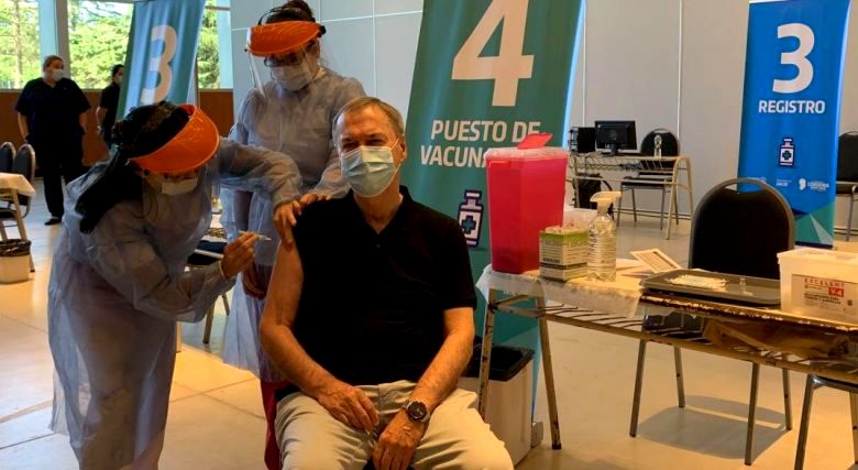 Schiaretti recibió la vacuna contra el Covid-19