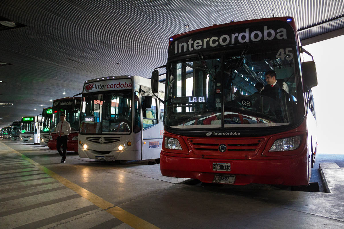 El paro de transporte interurbano continúa por 24 horas más