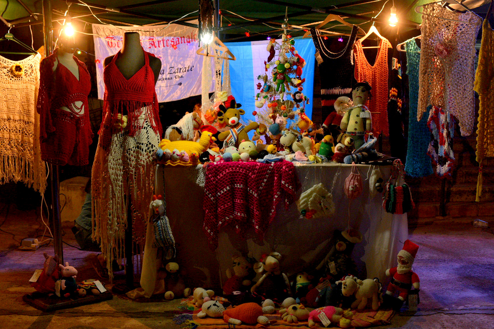 Con  marcado éxito se vienen realizando las Ferias de Artesanos Locales