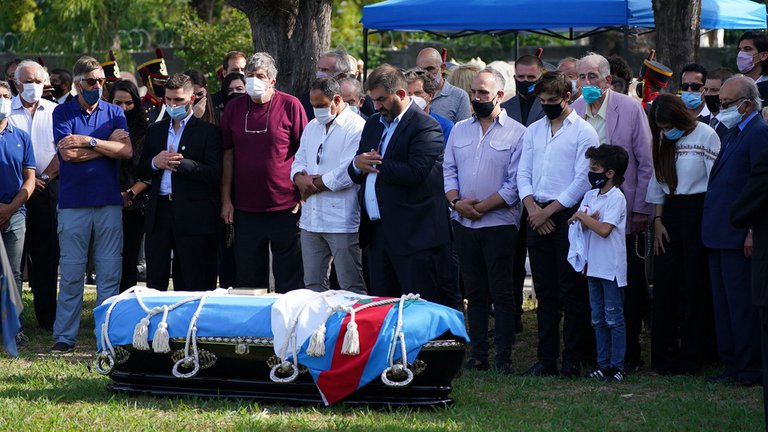 Último adiós al expresidente Carlos Menem en el cementerio islámico de San Justo