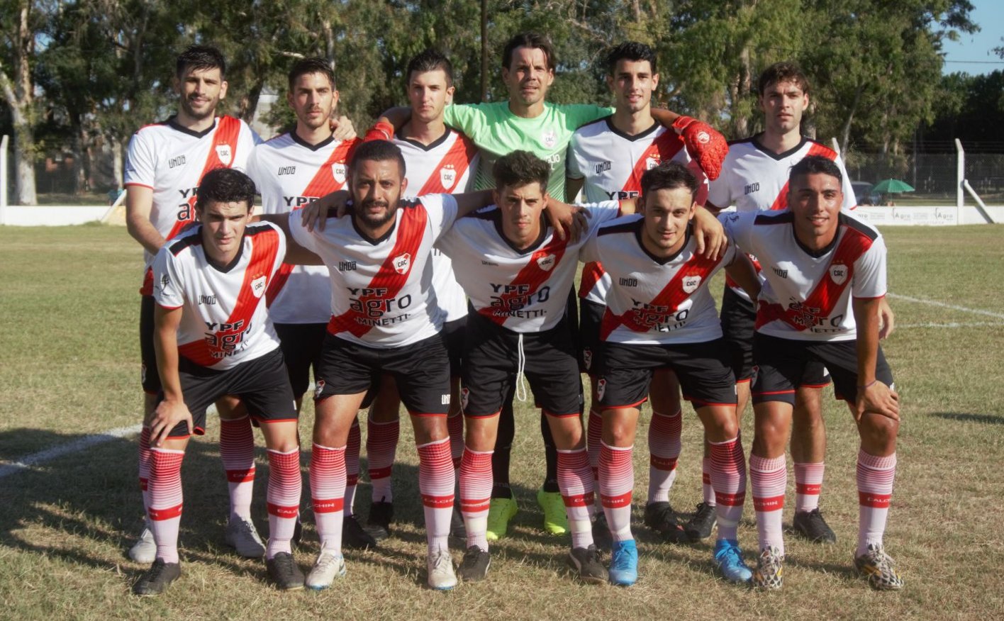 Atlético Calchín goleo a Deportivo Municipal y selló su paso a Cuartos de Final del Torneo Provincial