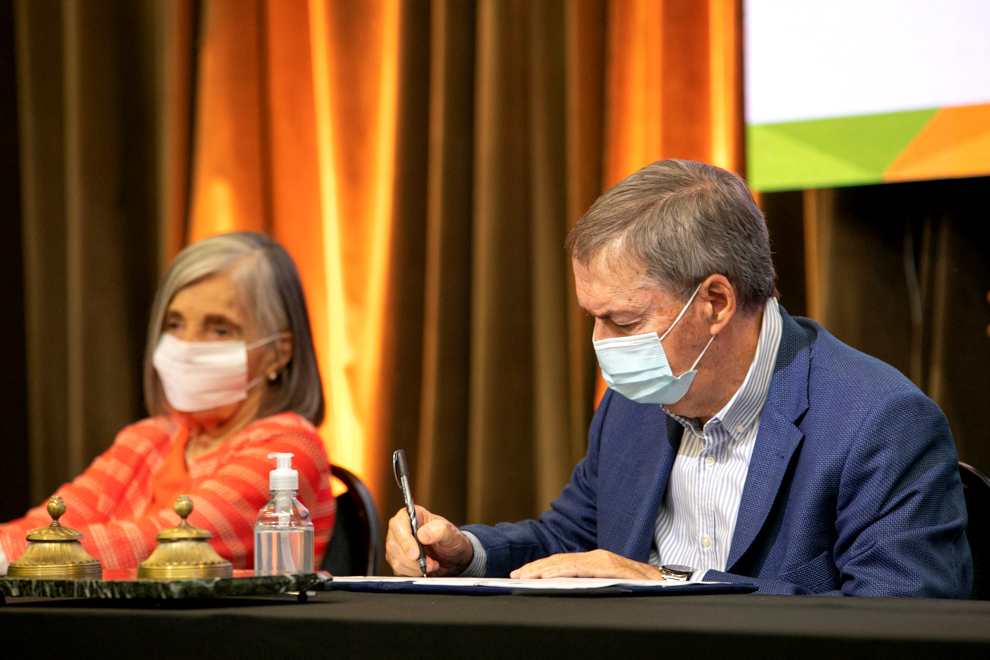 La Provincia firmó convenio con la UNC para la Digitalización de Actas de Nacimiento por la Identidad