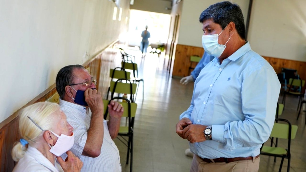 En la tarde de hoy, el intendente Roberto Casari, supervisó el operativo de vacunación