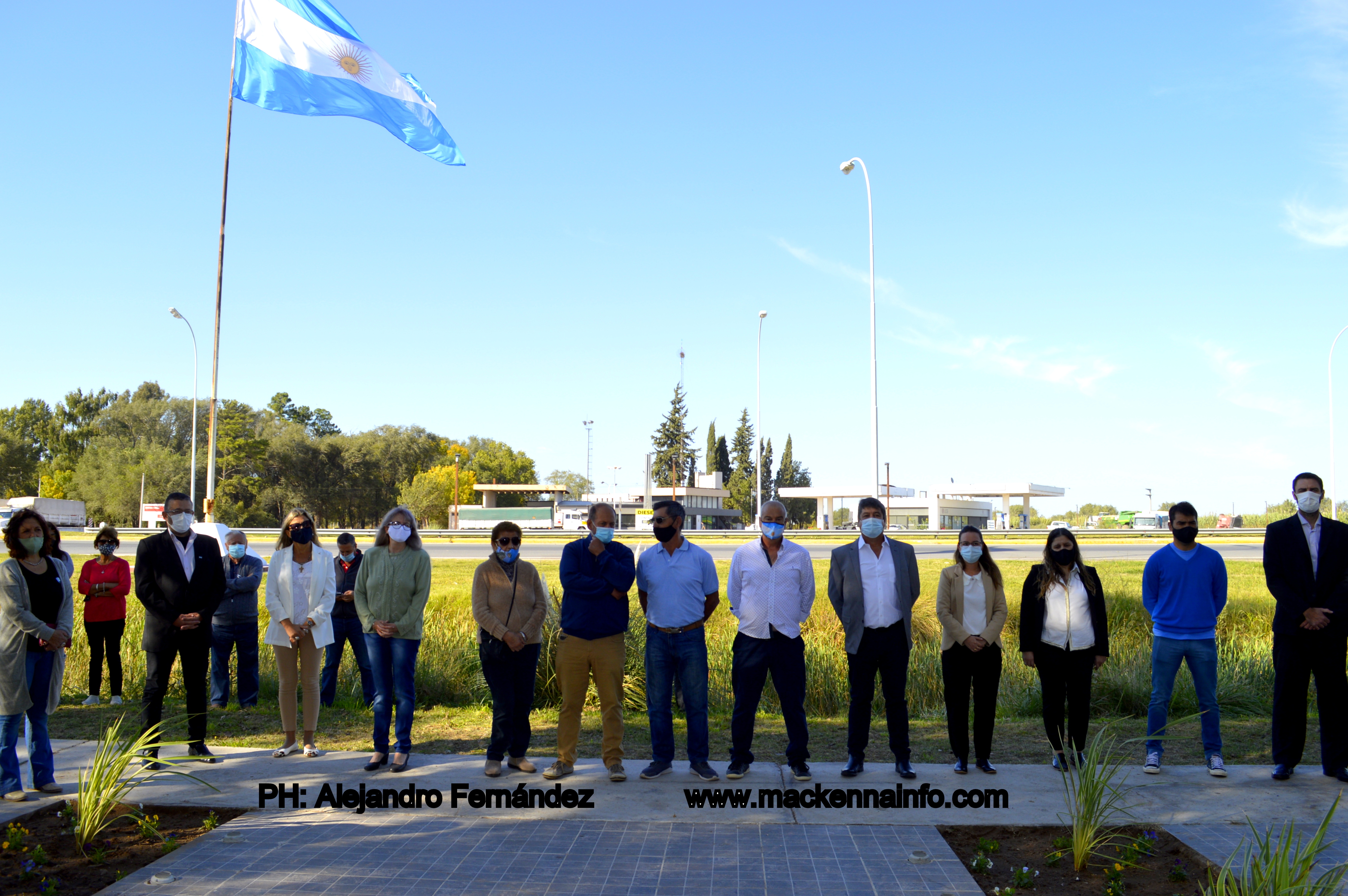 Emotivo acto por el 39º Aniversario del desembarco de las tropas argentinas en Islas Malvinas