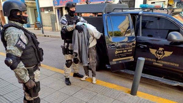 Narcotráfico en Mackenna: Un perro de la División K-9 halló más de 1900 dosis de droga en una vivienda