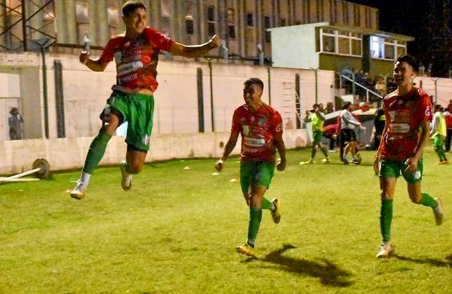 Juventud unida goleó a Ateneo y se cortó solo en la punta del Apertura