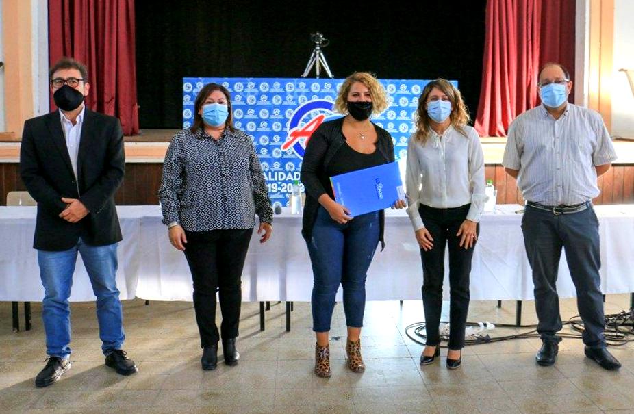Lo Tengo: 35 familias recibieron las escrituras de sus terrenos en Alejandro Roca