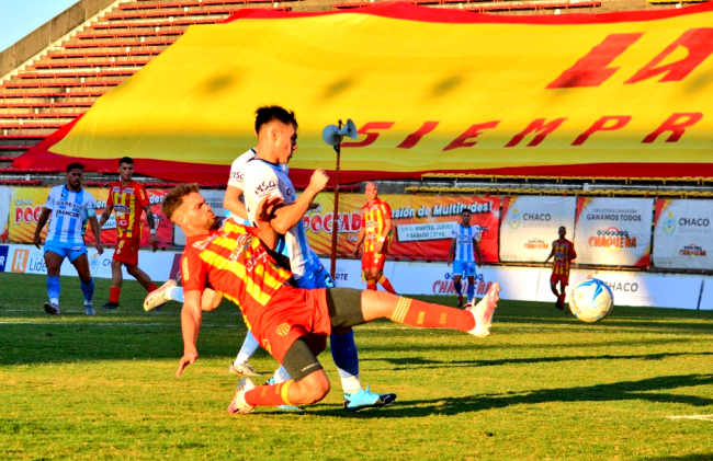 Racing de Córdoba goleó a Sarmiento de Chaco y se afirma en la cima del Federal A