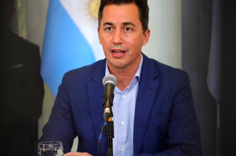 La Provincia y municipios acordaron adherir al DNU nacional