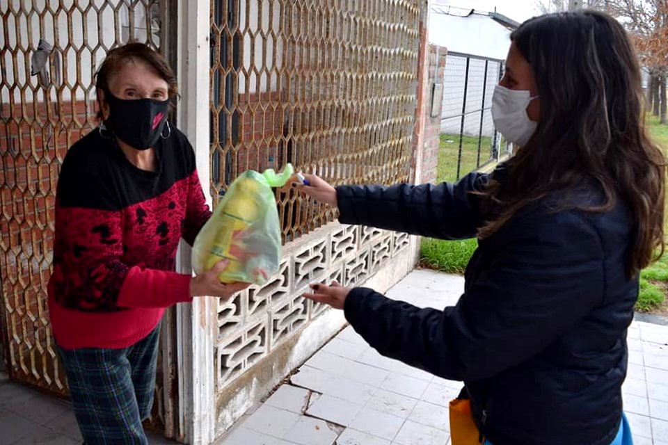 La Muni de Mackenna entregó kits sanitarios a beneficiarios de la Tarjeta Social