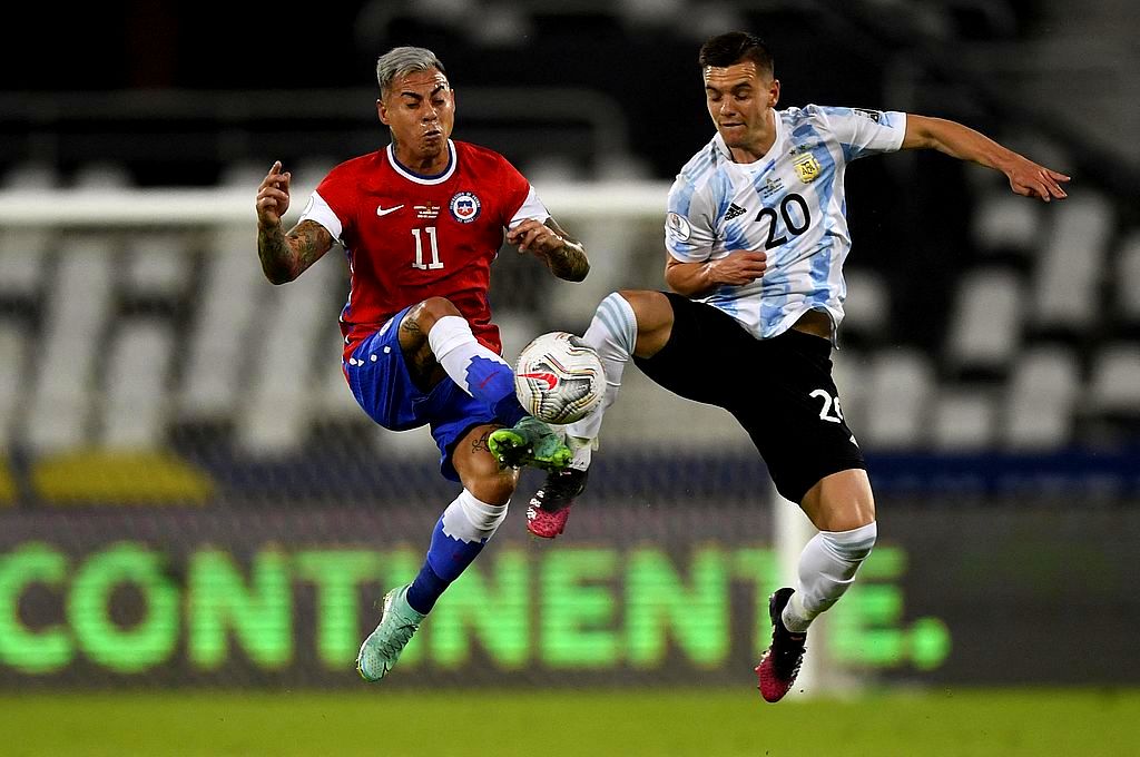 Argentina debutó en la copa empatando ante Chile con sabor amargo