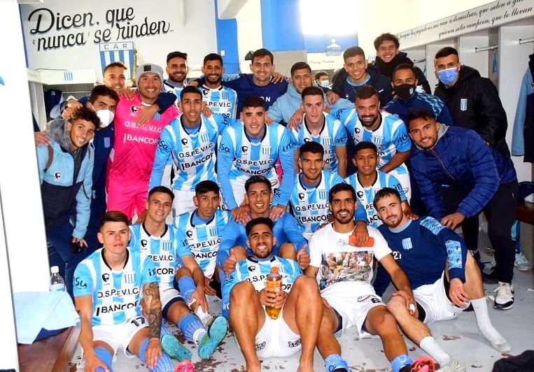 El Racing cordobés ganó por goleada y recuperó la cima
