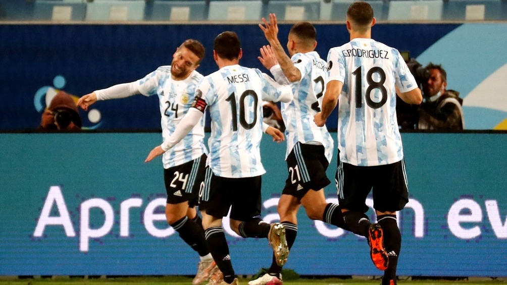 Argentina goleó a Bolivia y clasificó primero en su grupo, ahora va por Ecuador