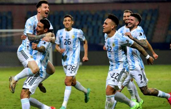 Argentina goleó a Ecuador y jugará la semifinal ante Colombia