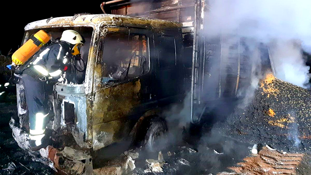 Un camión se prendió fuego en la zona rural de La Cautiva