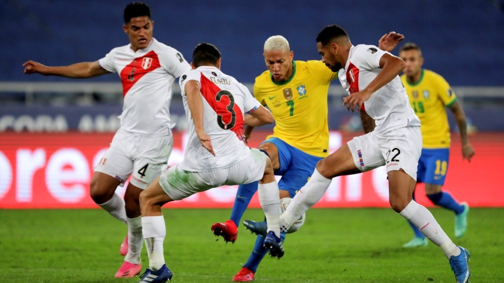 Brasil venció a Perú, pasó a la final y espera por Argentina o Colombia