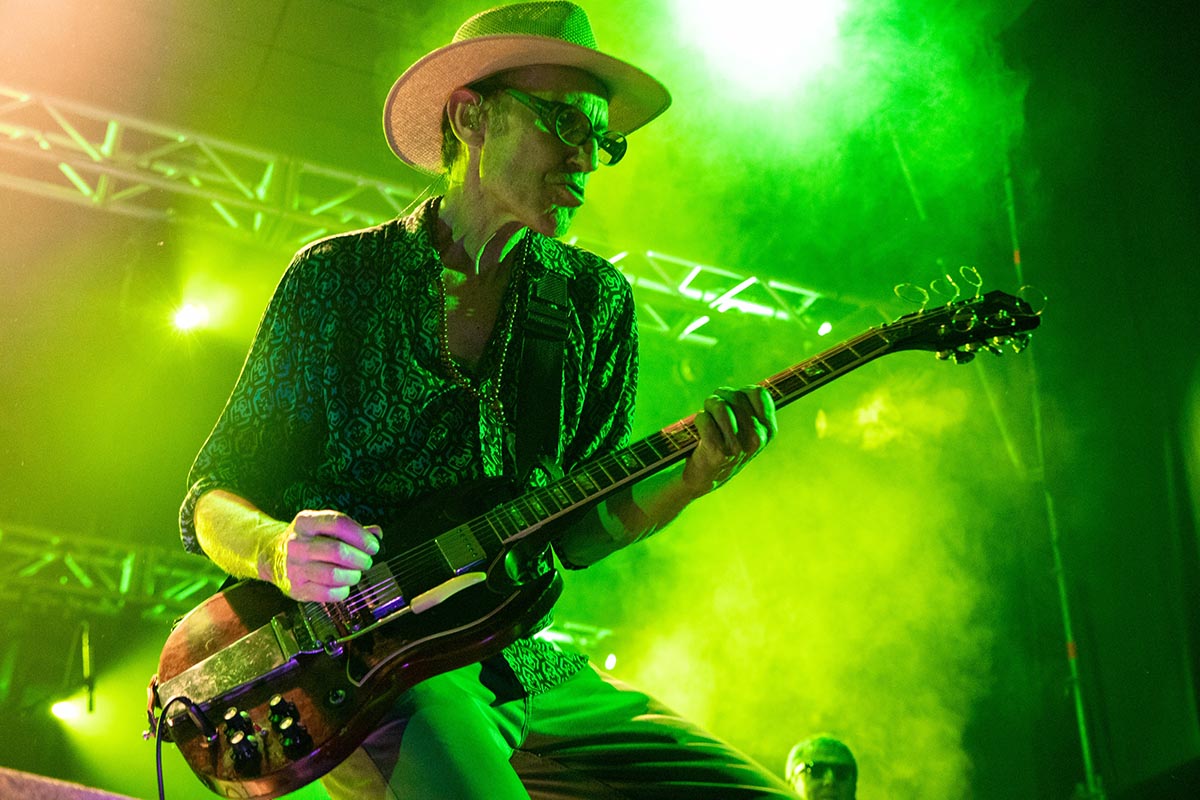  Skay lanzó Otras puertas otros mundos