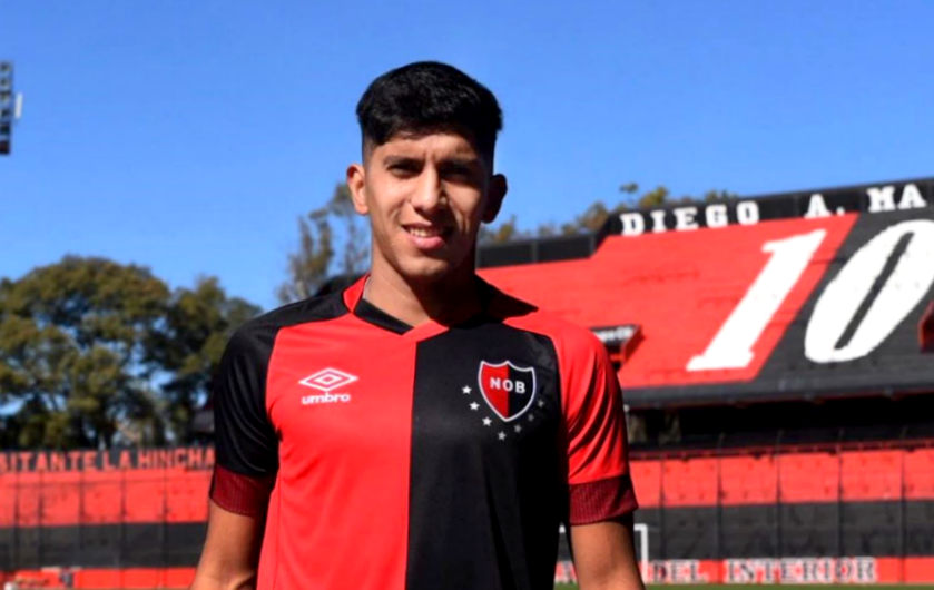 Newells oficializó a Maxi Comba a préstamo por un año y con opción de compra