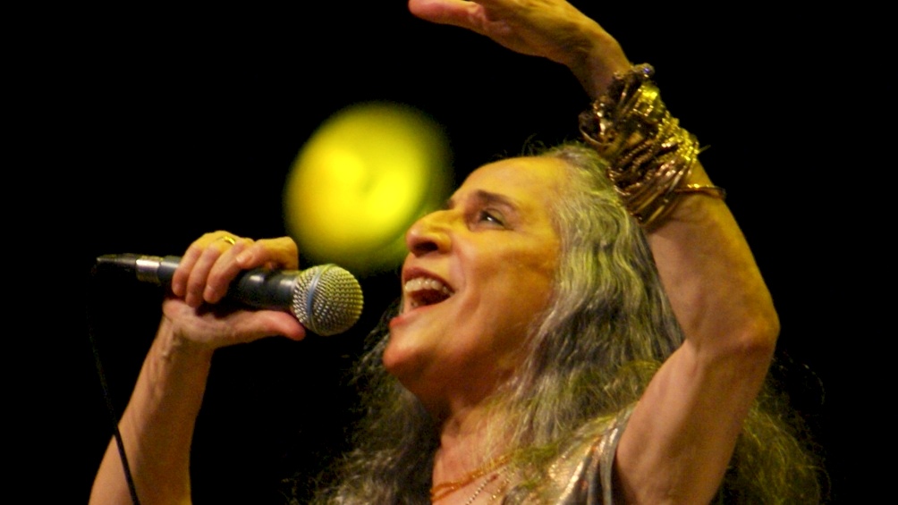 Maria Bethânia presenta su nuevo disco en Radio Nacional Folklórica