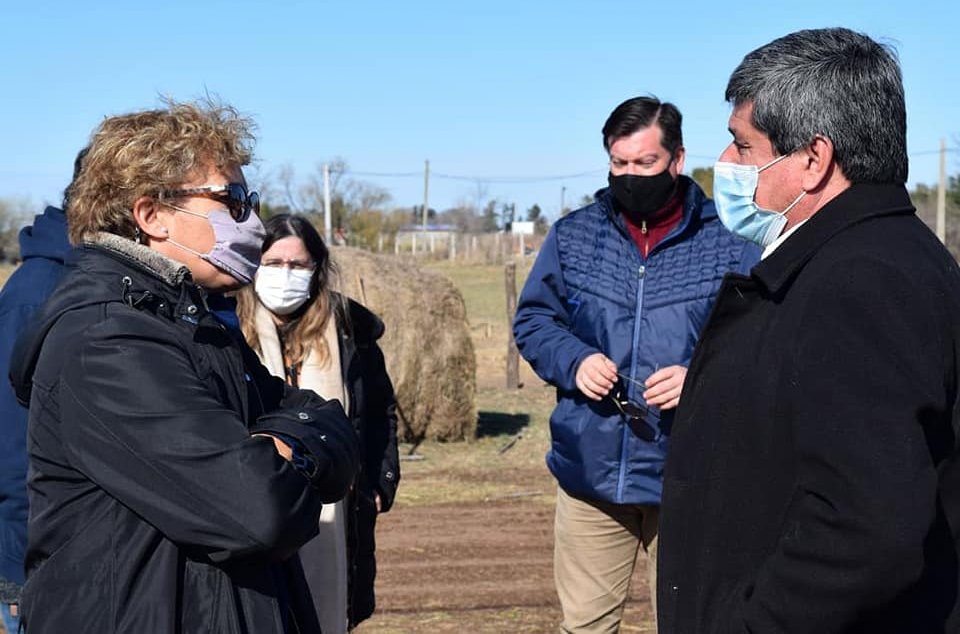 Agricultura Familiar: funcionarios provinciales entregaron herramientas de trabajo