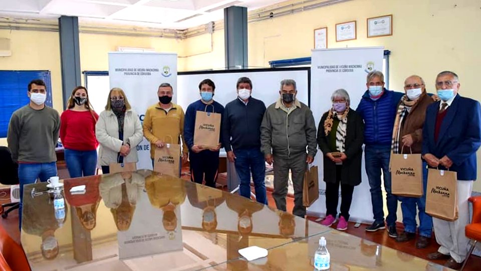 La Muni de Mackenna entregó presentes a históricos deportistas destacados