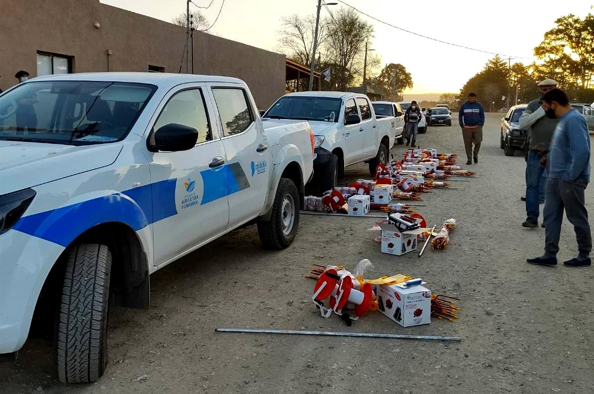 Incendios: productores recibieron boyeros y alimento para animales