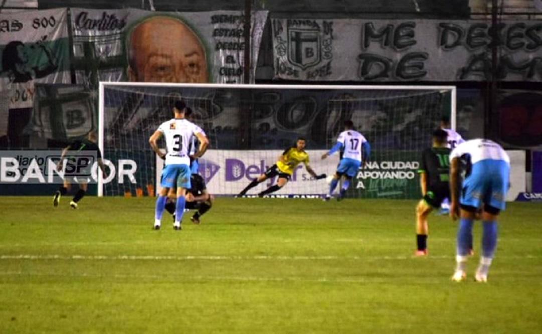 Racing empató con Sportivo Belgrano y se bajo de la cima