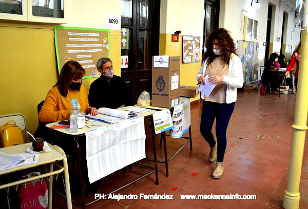 Hasta el mediodía en Mackenna, el porcentaje de votantes  superaba el 30 %