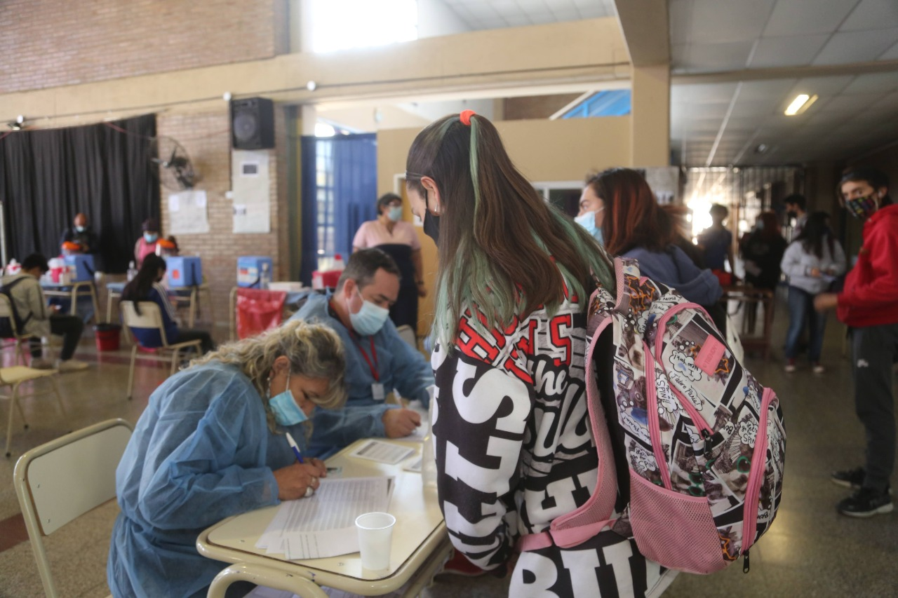 El lunes comienza la vacunación de adolescentes de 12 y 13 años sin comorbilidades
