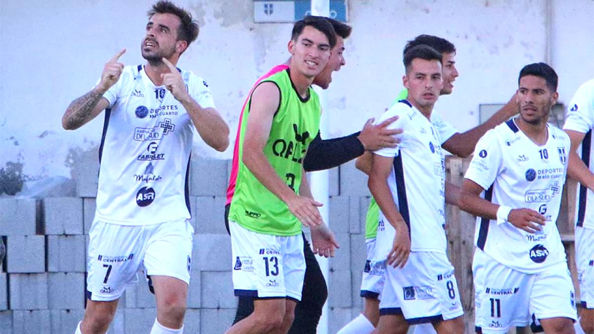 Con un polémico penal a su favor, Atenas  gritó campeón después de 16 años