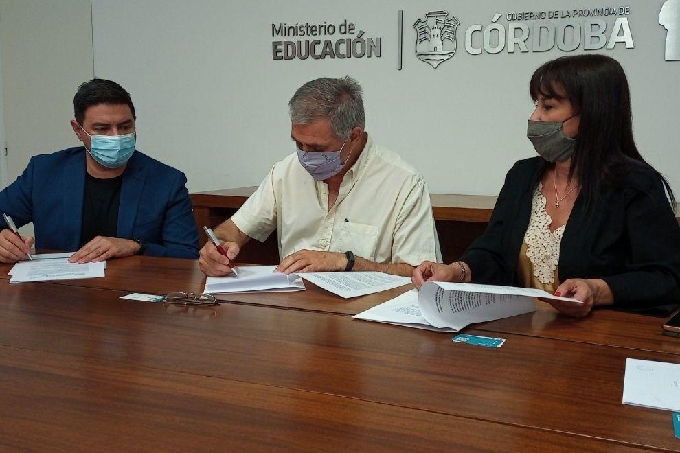Educación: estudiantes recibirán formación en competencias para la industria del plástico