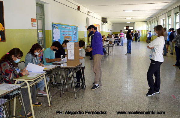 Hasta el mediodía, bajo porcentaje de votantes en Mackenna