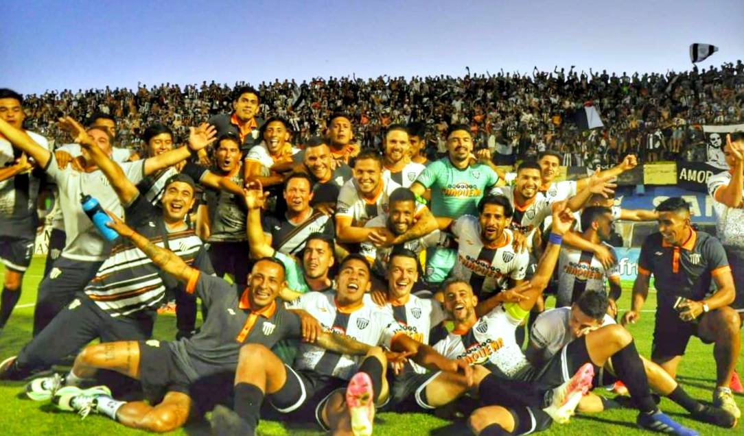 Chaco For Ever venció por penales a Racing de Córdoba y jugará la final por el segundo ascenso