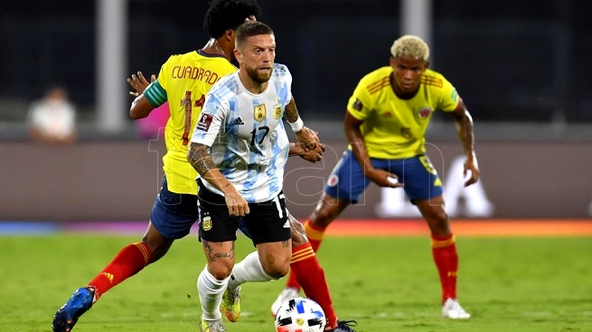 Argentina le ganó a Colombia ante el fervor cordobés y estiró su invicto