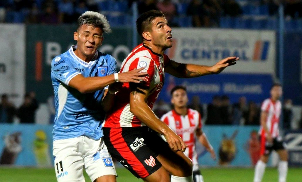Estudiantes empató en el Candini con Instituto, en el comienzo de la Primera Nacional