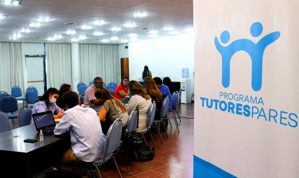 Tutores Pares: Comenzó la selección  de perfiles