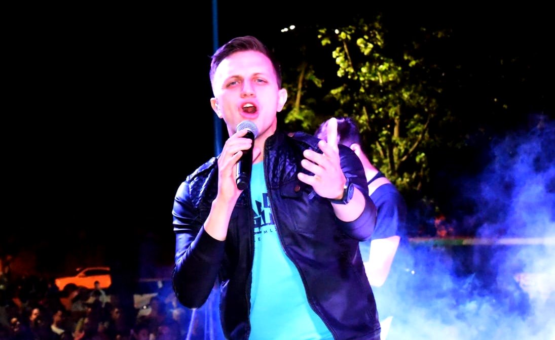 Una multitud disfrutó del recital de Ezequiel Pedraza en Mackenna