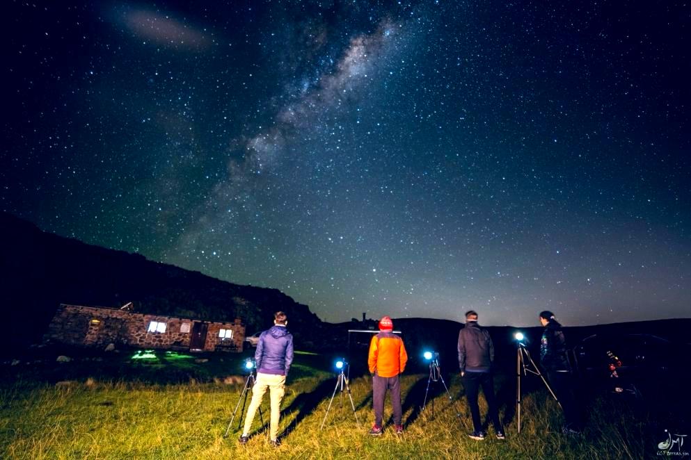 Astroturismo: Familias enteras se acercan a mirar y conocer el cielo