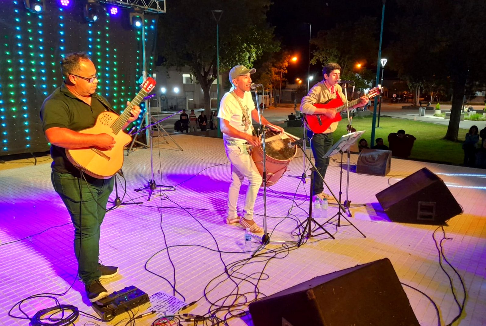 La noche del domingo 13 fue la última del ciclo Música en la Plaza 2022