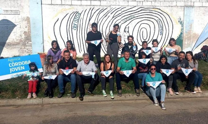 Río Cuarto: Jóvenes pintaron un mural en homenaje a los 30.000 desaparecidos
