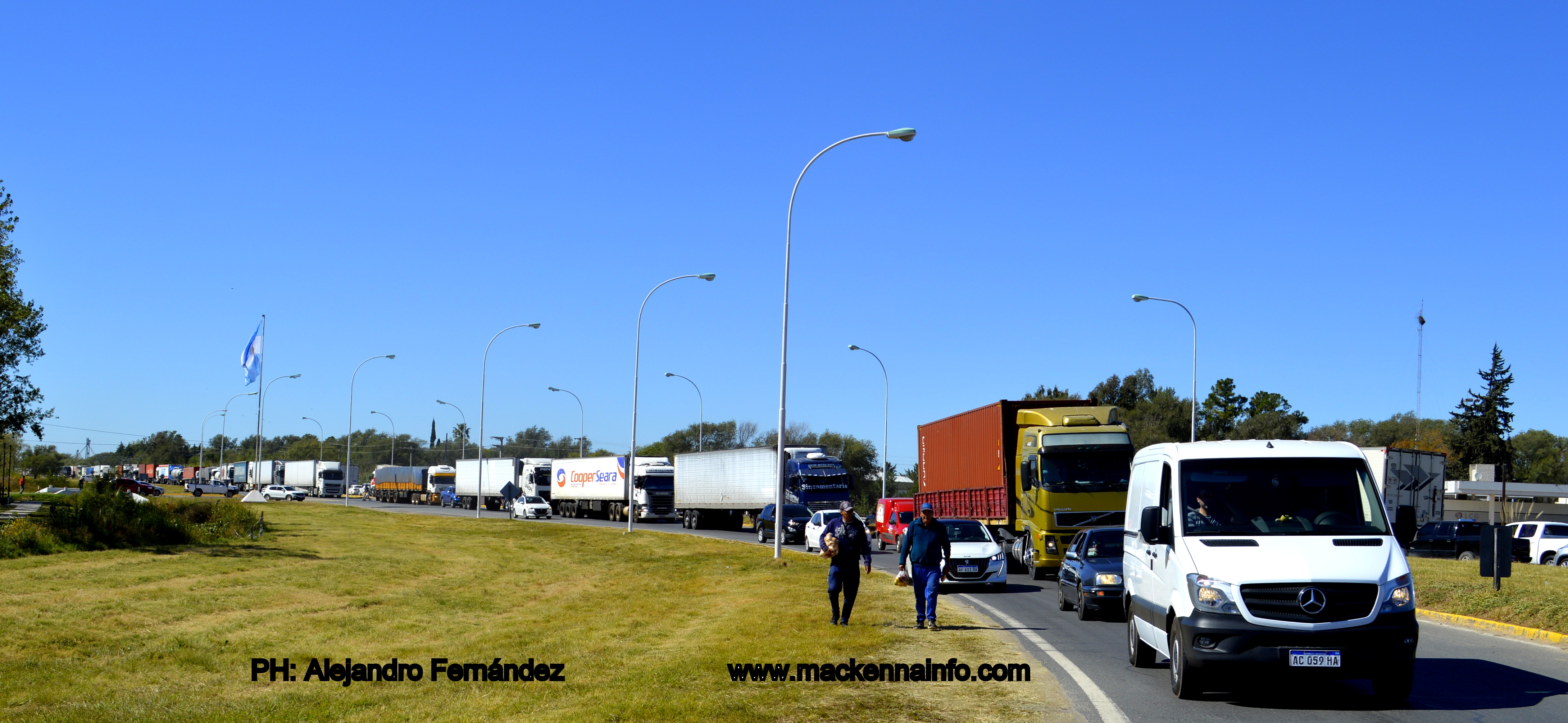 Uno de los cortes de rutas más grande, se produce en la rotonda de Mackenna