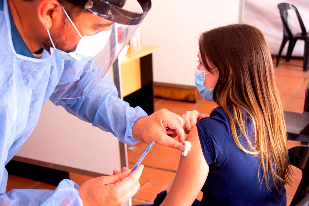 Covid-19: comienza la colocación de una nueva dosis de refuerzo