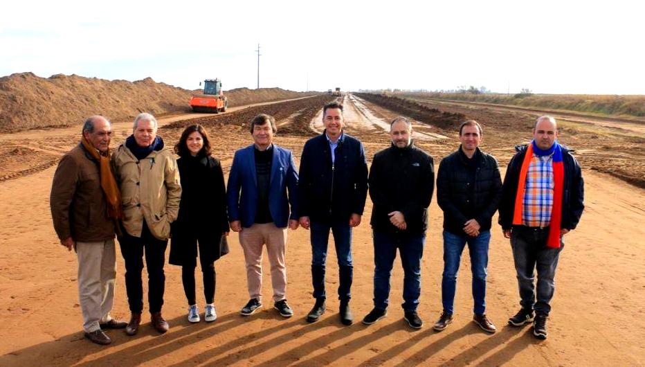 Manuel Calvo recorrió la obra de pavimentación de la RP10 en el sur provincial