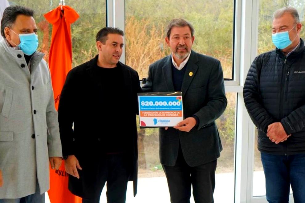 La Provincia entregó $20 millones a la Federación de Bomberos Voluntarios