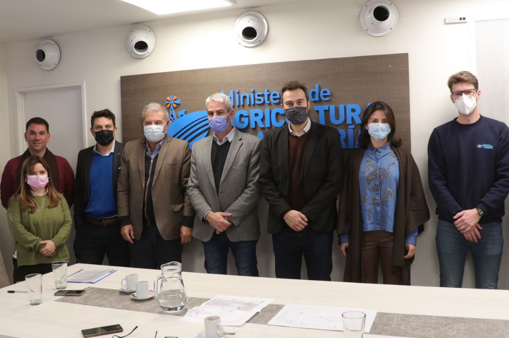 Se firmó el contrato para la construcción de un acueducto ganadero