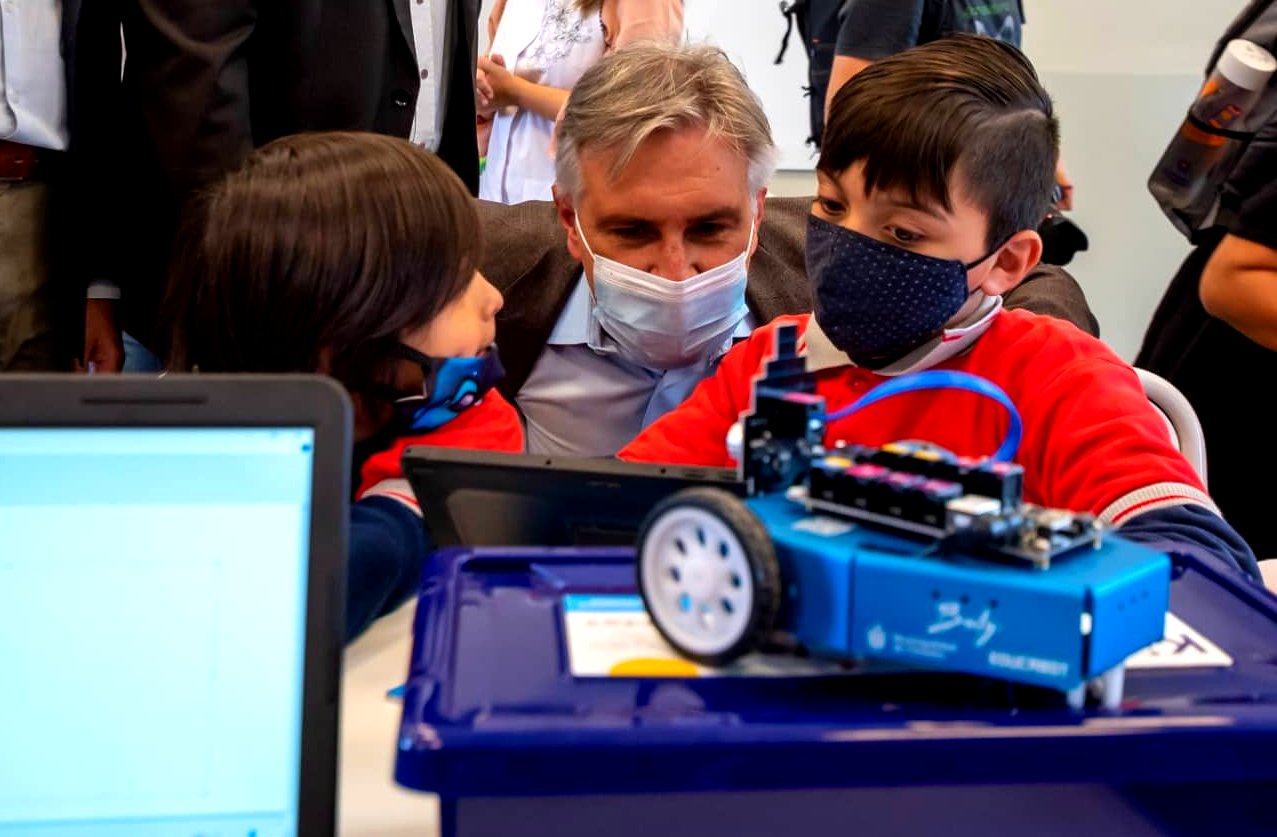 Estudiantes de las escuelas de la Municipalidad de Córdoba accederán a contenidos para el desarrollo tecnológico y digital  