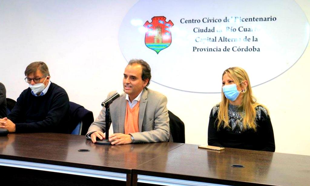 La Provincia entregó escrituras a vecinos de la Capital Alterna